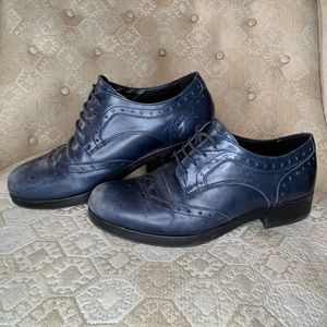 Italian leather Oxfords in a beautiful blue hue. Sz 38 or US 8.